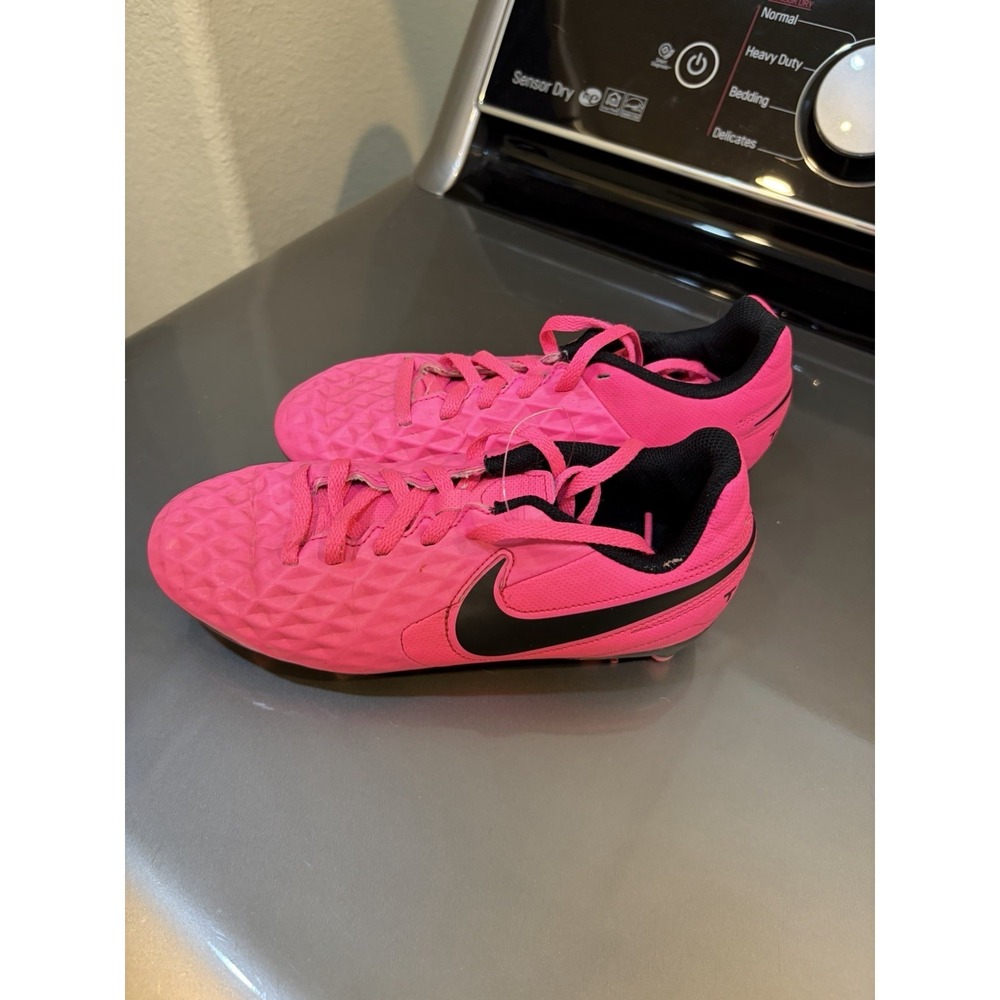 Youth size 2.5 Youth Nike GS Tiempo Jr Legend Pink Black Soccer Cleats Shoes